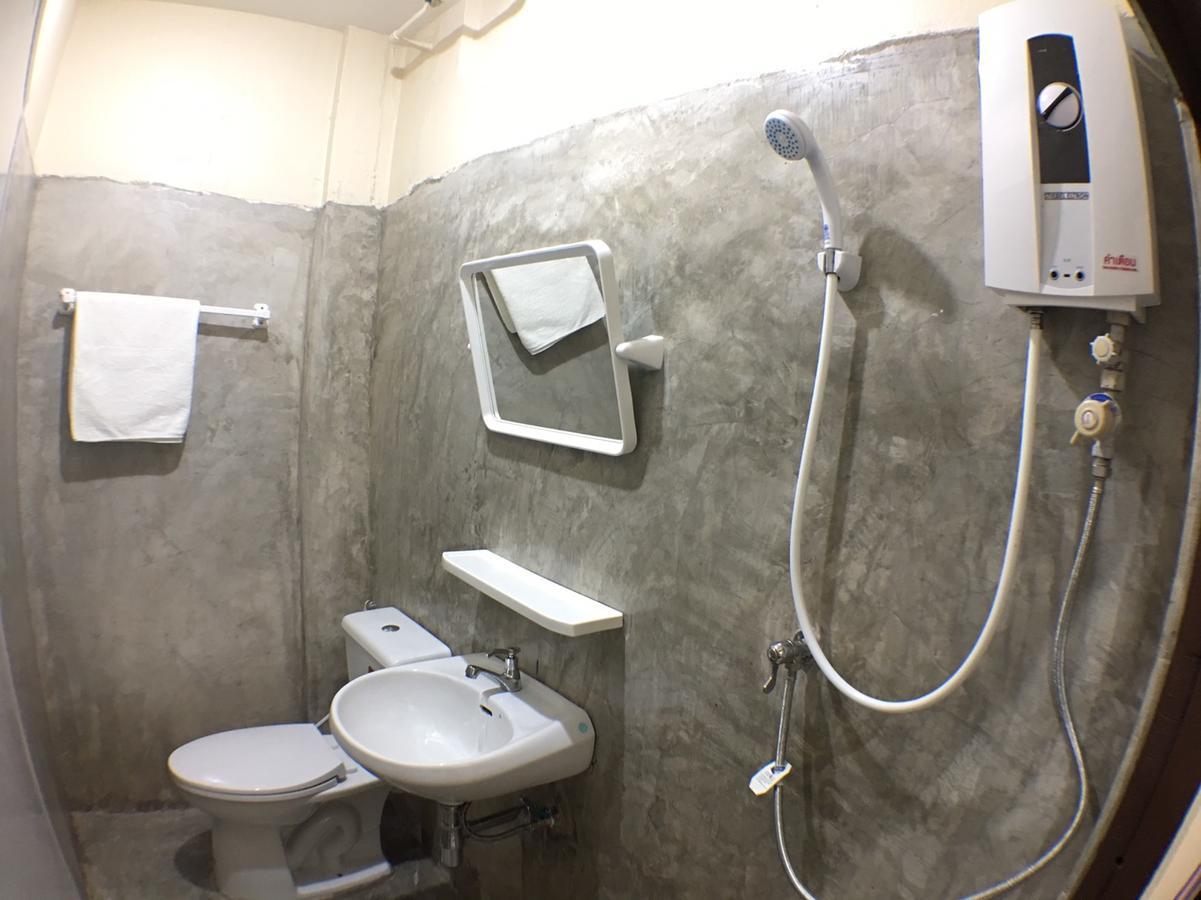 Phrasing Guesthouse Чиангмай Экстерьер фото